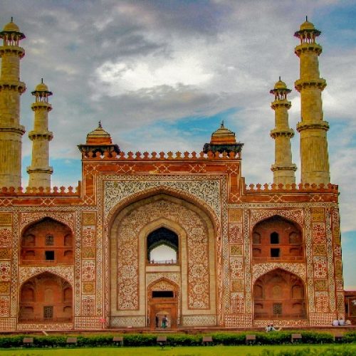 ⭐ Agra Luxury Tour – Sample Itinerary & Package Format.